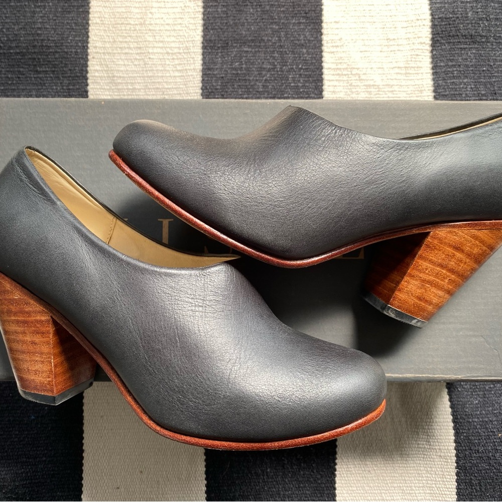 Elegant Women's Leather Heels - Black